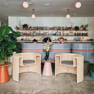 Entry/Bar