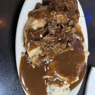 Pot roast sandwich with mashed potatoes