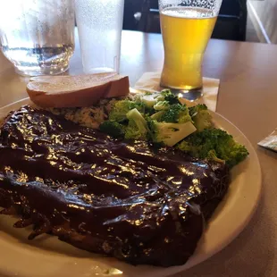 Gooey, messy oh so good ribs. With steamed brocolli, wild rice, Texas toast, and a cool Tank 7 ale.