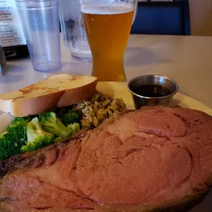Prime rib, steamed brocolli, wild rice, Texas toast, and a cold Boulevard Tank 7 ale.