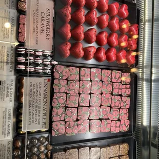 Cinnamon apple pie chocolate. My fav!