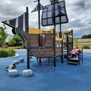 Pirate ship structure