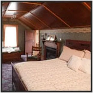 Servants Quarters is a large and very private room in the rear of the house, decorated in arts and crafts style.