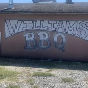 a brick building with a sign that says william&apos;s bbq