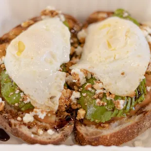 a sandwich with eggs and asparagus