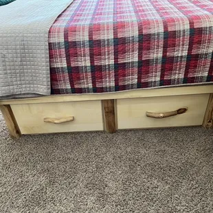 King size platform with automatic close drawer for storage. It also comes with no drawers but who doesn&apos;t need more storage