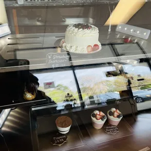 Whole cakes and other desserts