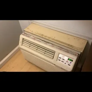 Williamsburg Suites property!  0 out of 10, don't stay there. THIS is how it really looks as June 28, 2024.