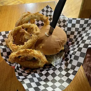 Cheeseburger with Rings
