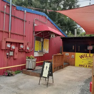 Willie&apos;s BBQ order window