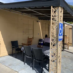 Outdoor Eating... clean tables &amp; chairs