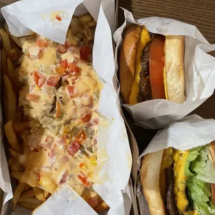 Zoo fries hammer 4 and chili burger