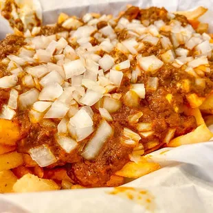 Chili cheese fries with added onions