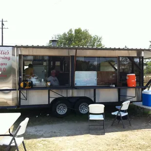 Willie's BBQ and Burgers!