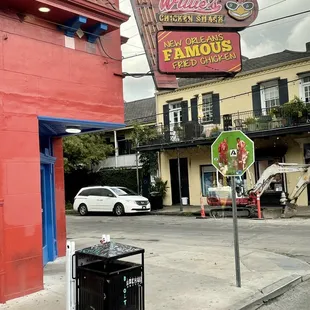 Willie&apos;s Famous Chicken Shack