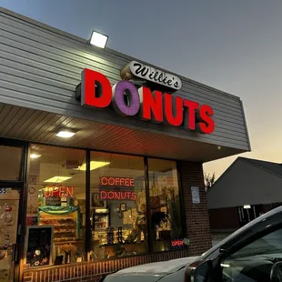Willie's Donuts