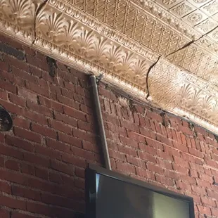 Nice renovation left the original molding and tiled ceiling