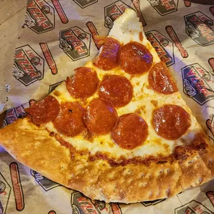 Huge Peppy Willie Slice