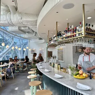 Dining area, Bar