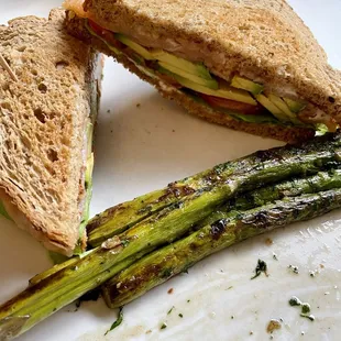 Smoked salmon sandwich with asparagus side