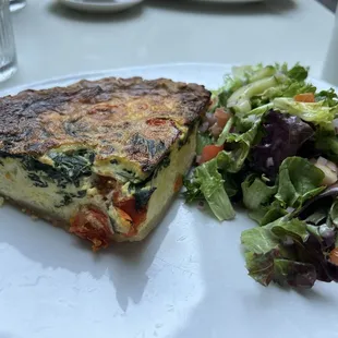 Spinach &amp; tomato quiche