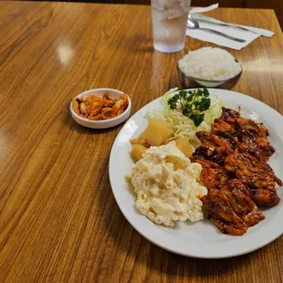 Spicy BBQ Chicken with macaroni salad