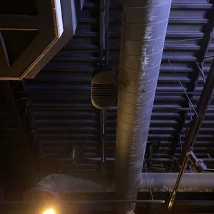 This speaker sounds like complete and utter garbage!