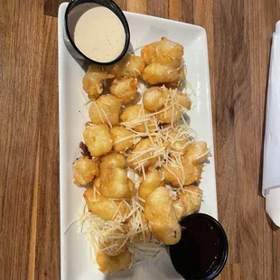 Best cheese curds with a raspberry compote