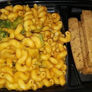 Vegan mac and cheese w/ fried tofu