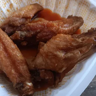 Mild wings, big and crispy, very tasty