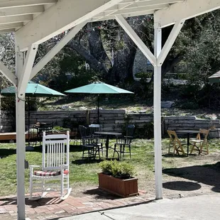 Patio area. Dog friendly.