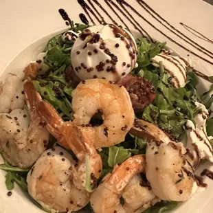 Seasonal salad with shrimp