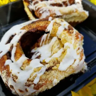 Lemon crumble bun