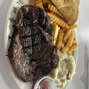 Coffee ribeye with mashed potatoes &amp; fries