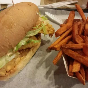 Wimpy &apos; s shrimp Po boy and sweet potato fries