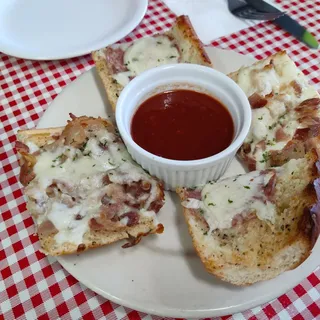 Garlic Cheese Bread with Bacon