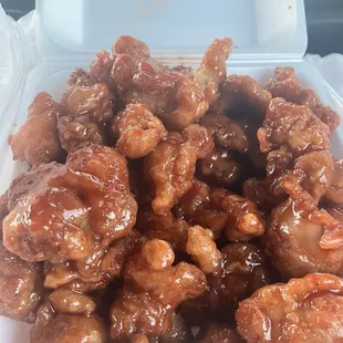 Honestly the best orange chicken in fresno. They make it fresh when u order. Love this place!