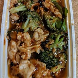 Hunan Chicken (comes in black bean sauce?)