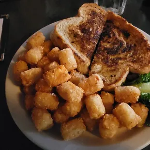 Smoked Chicken chipotle sandwich with tater tots