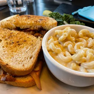 a plate of macaroni and cheese sandwiches