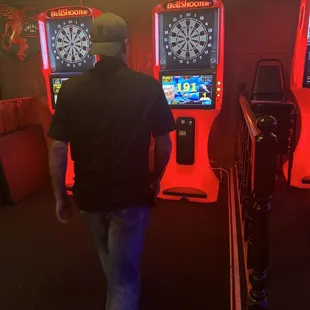 Darts, and leagues and online Dart play