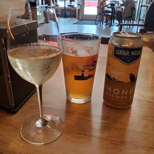 A nice crisp wine and honey blonde ale.