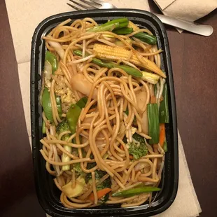 This shit is trash! Veggie lo mein made with spaghetti noodles!