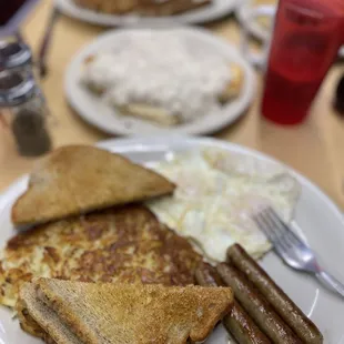 a plate of breakfast food