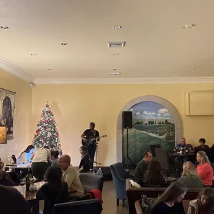 Great place to hang around!  Love the live music.  Recommend Barbera and Charbona wines!