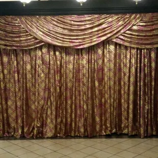 Beautiful theatrical curtain entrance at Windows Showroom in Bally's...as I await Paranormal mind reading magic with Frédéric Da Silva.