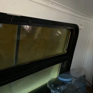 Noticed that the tent does not fit to the edges of the window