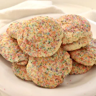 The sugar cookies are delicious and cute.