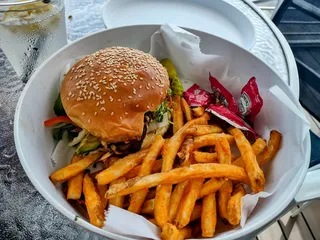 Kokomos Bar & Grille