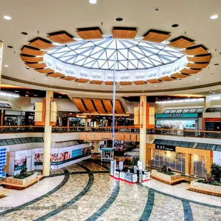 With over 100 dining options + retail stores. Fashion &amp; Food, all in one place. Windward Mall, Kāne'ohe.